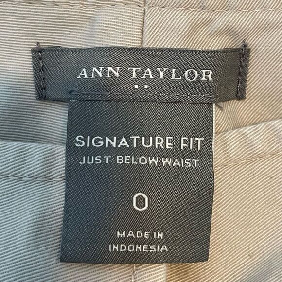 Ann Taylor Signature Relaxed Fit Mid-Rise Chino Shorts Classic Tan 0 - Picture 3 of 4